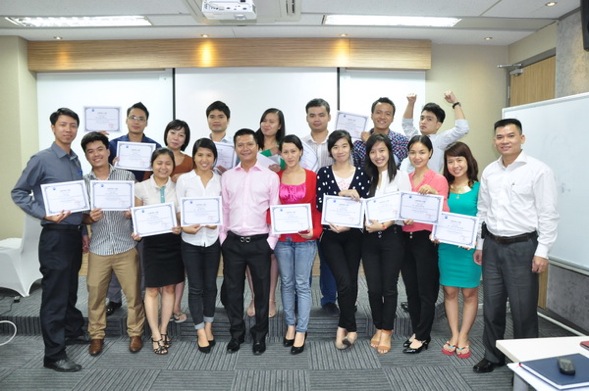 Nguyen Phong Phu (first from the right) and participants of “Business communication skills” course.